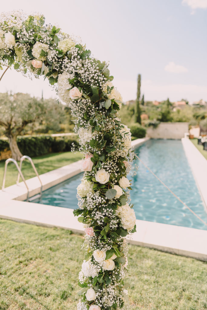 close up arch florals france pool