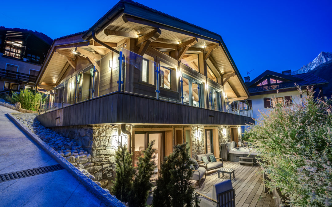 Peace & Love Chalet Vanessa Carrington